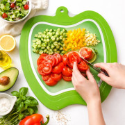 Дошка кухонна з пластику, у формі яблука, (28*30)см, №9041 (72) Дошка кухонна з пластику, у формі яблука, (28*30)см, №9041 (72)